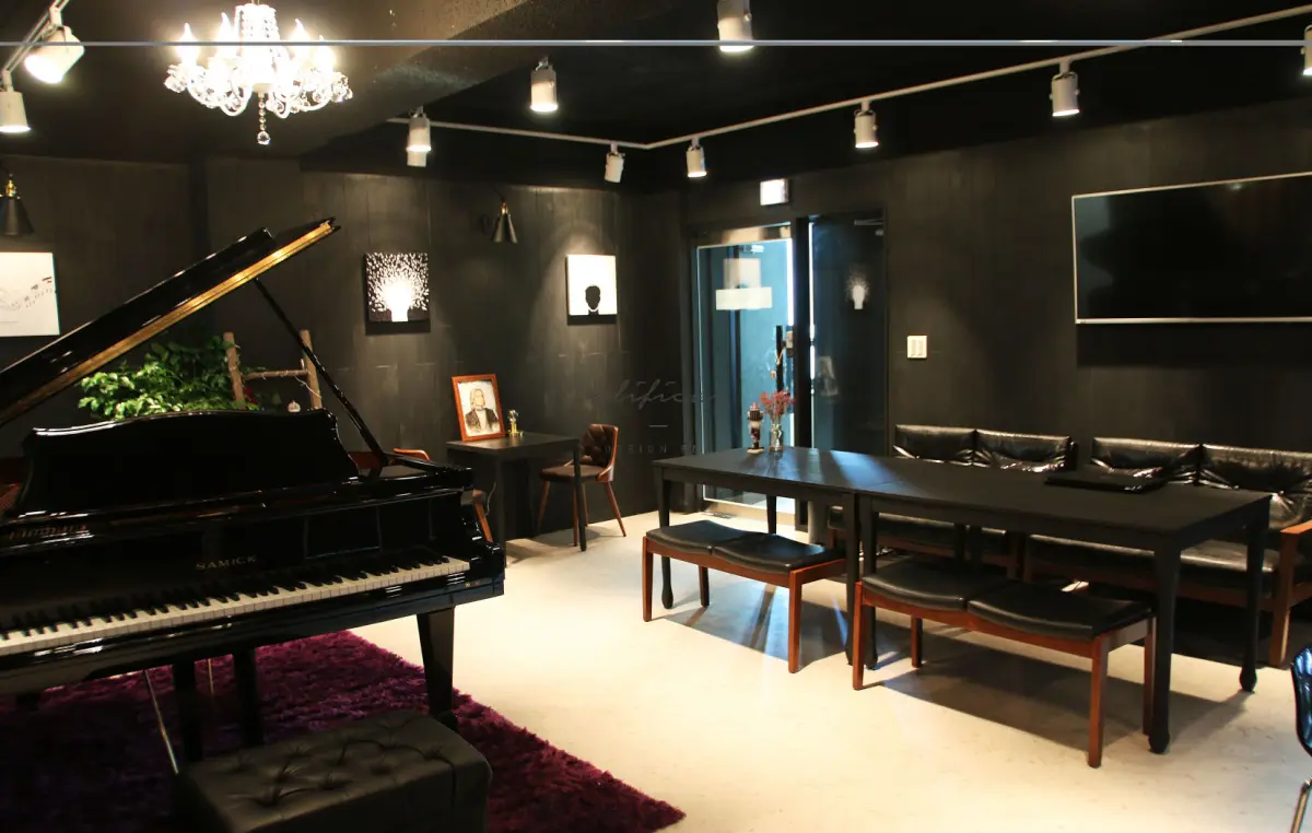 클래식 무드 프리미엄 피아노 레슨룸 인테리어